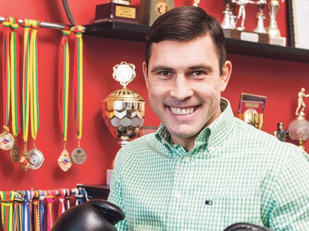 „Dauguma žmonių atsipalaiduoja sportuodami, o man sportas yra darbas. Reikėjo kitų būdų relaksacijai. Per vienas Kalėdas žmona padovanojo netradicinę dovaną - vokalo pamokas pas mokytoją Eglę Pranevičienę. Tai buvo žaidimas, tačiau man patiko“, - pasakoja Daugirdas Šemiotas. 