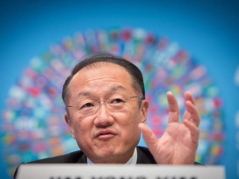 Pasaulio banko prezidentas Jim Young Kim tikina, jog jau dabar Pasaulio bankas kartu su Pasaulio sveikatos organizacija, Jungtinių Tautų agentūromis, mokslininkais, draudimo bendrovėmis ieško finansinių priemonių kovoti su mirtinomis epidemijomis.