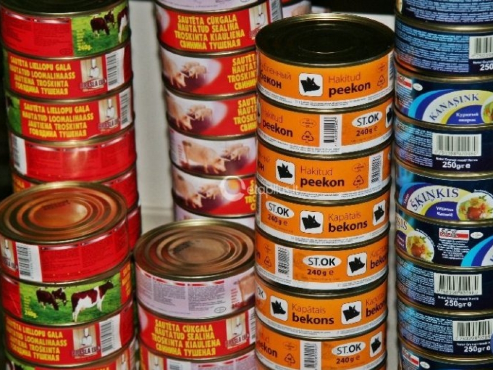 Valstybinės maisto ir veterinarijos tarnybos pareigūnai sulaikė 66 tonas įvairių maisto produktų, neatitikusių gamybos, pakavimo, laikymo ir tiekimo rinkai reikalavimų. Tarp sulaikytų produktų – žuvies ir mėsos gaminiai, moliūgų aliejus, maisto papildai, džiovinti vaisiai, riešutai, kūdikių maistas.