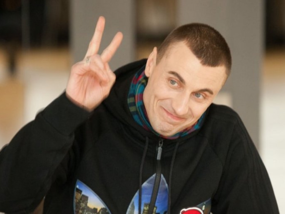 „Jaučiuosi gerai, esu laimingas, turiu mylimą darbą, mylimą merginą, nuostabius draugus, gerą šunį. Ko daugiau vyrui reikia?“ – sako Dainius Žebrauskas – Skruzdėliukas.