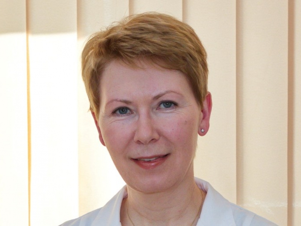 „Vadinamoji trijulė – migreninio tipo galvos skausmas, kontraceptikai ir rūkymas – išeminio galvos smegenų insulto riziką tikrai padidina“, - sako Kauno klinikų Neurologijos klinikos vadovė profesorė habilituota mokslų daktarė Daiva Rastenytė.
