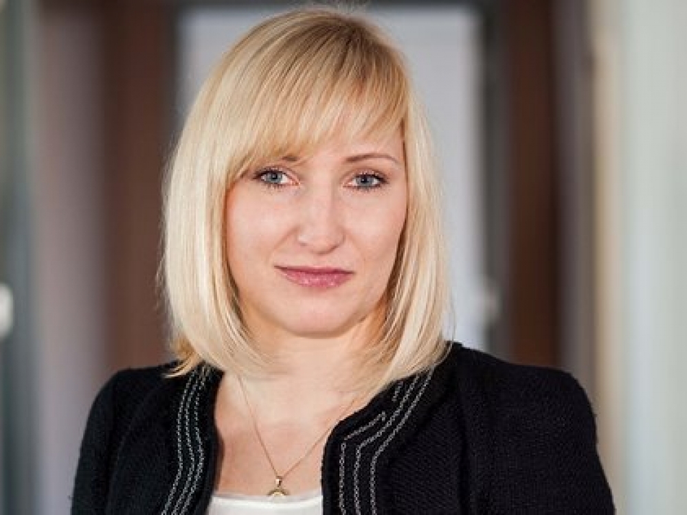 Pasak Nacionalinės vaistų prekybos asociacijos ekspertės, vaistininkės Jūratės Švarcaitės, „kai kas nuogąstauja dėl galimo anafilaksinio šoko vakcinacijos metu ir kitų nepageidaujamų reakcijų, tačiau šalyse, kuriose pacientai skiepijami vaistinėse, jokių komplikuotų situacijų dar nėra pasitaikę.