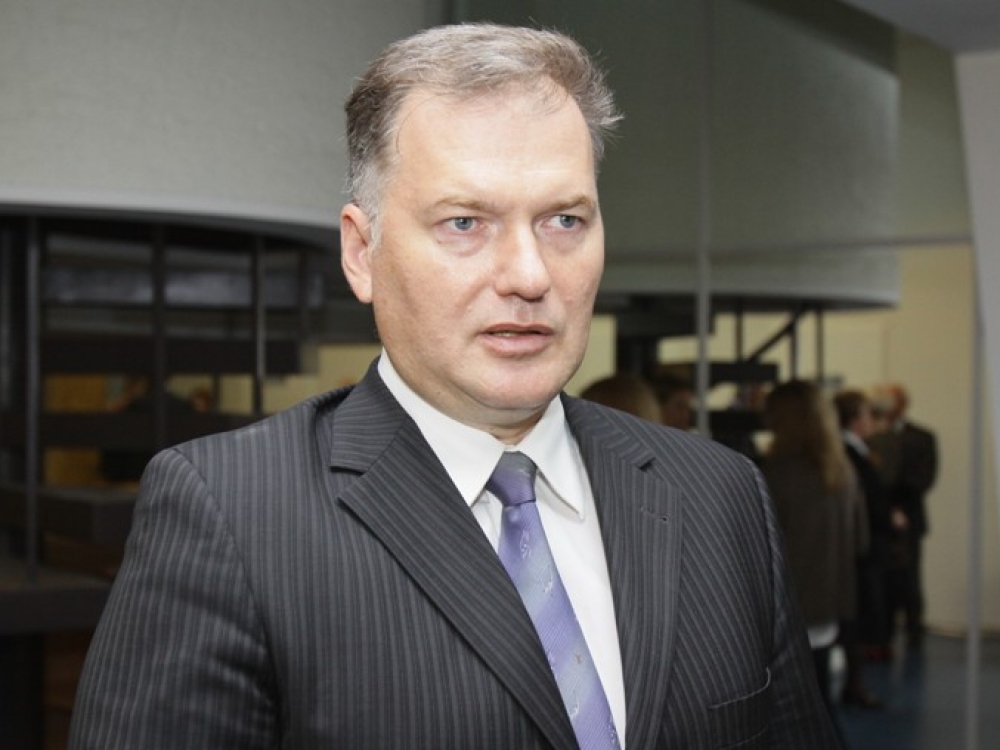 UAB„Kraujo donorystės centras“ direktorius Artūras Jonas Venslauskas kaltinamas ir tuo, kad 2010 m. apgaulingai tvarkė bendrovės apskaitą.