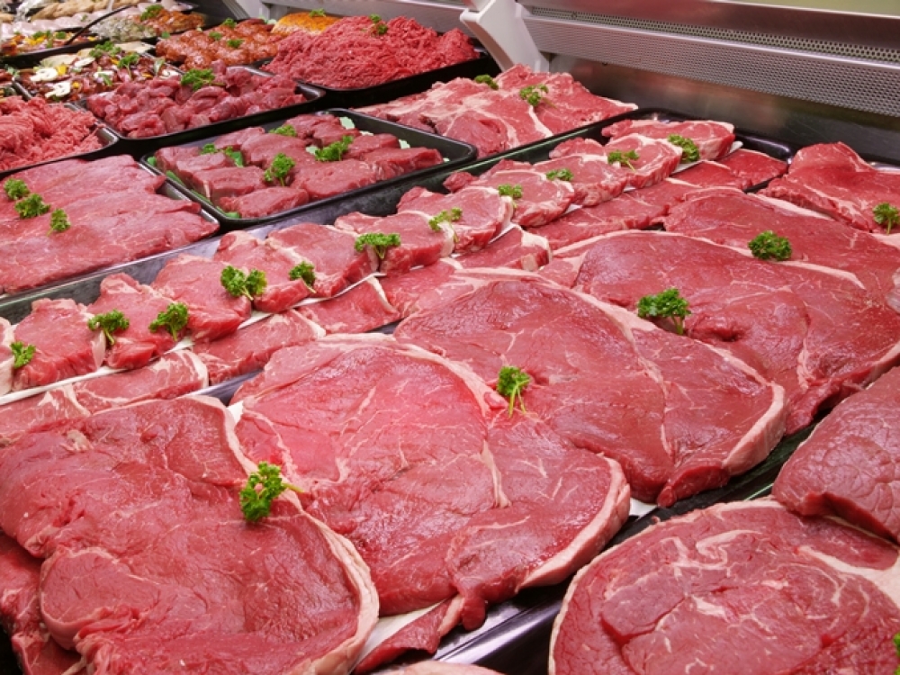 Atlikus 173 šviežios mėsos tikslinius patikrinimus, įsitikinta, kad prekiautojai teisingai pritaikė naujus reikalavimus nurodant mėsos kilmę – nustatyta tik 20 klaidinimo atvejų.
