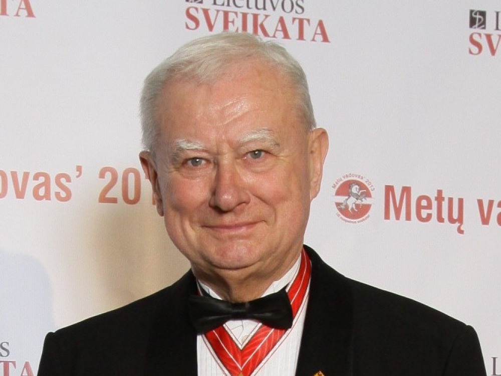 „Privalai turėti didelę atjautą žmonėms: ir jauni, ir seni, ir gražūs, ir negražūs – visi žmonės tau turi būti lygūs. Dažnai reikia padirbėti ir sekliu – tiesiog mokėti atskirti tiesą nuo melo. Sergančio žmogaus mąstymas yra kitoks nei sveiko – jis tampa egocentriškas, visas pasaulis sukasi apie jį, tad reikia pasitelkti ir psichologines žinias“, - sako profesorius Alvydas Laiškonis.