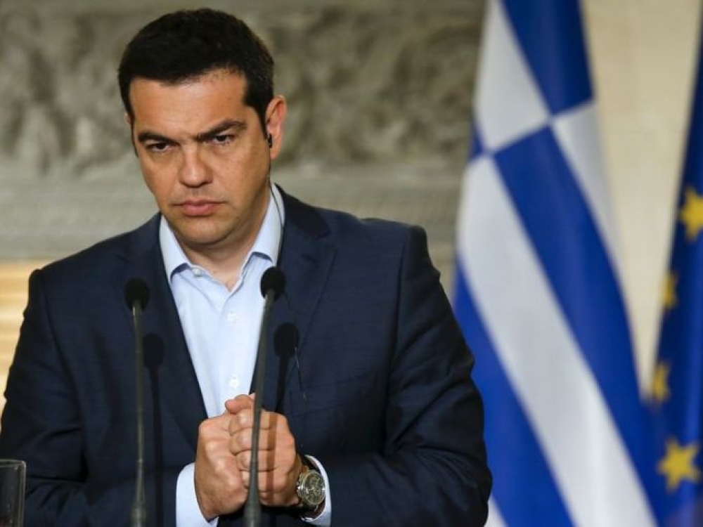 Aleksis Tsipras į politiką pasuko raginamas gyvenimo partnerės Bety Batziana. Tiesa, turbūt nė nesapnavo, kad jo ambicingos idėjos sukurti šviesesnį rytojų graikams bus taip sunkiai įgyvendinamos.