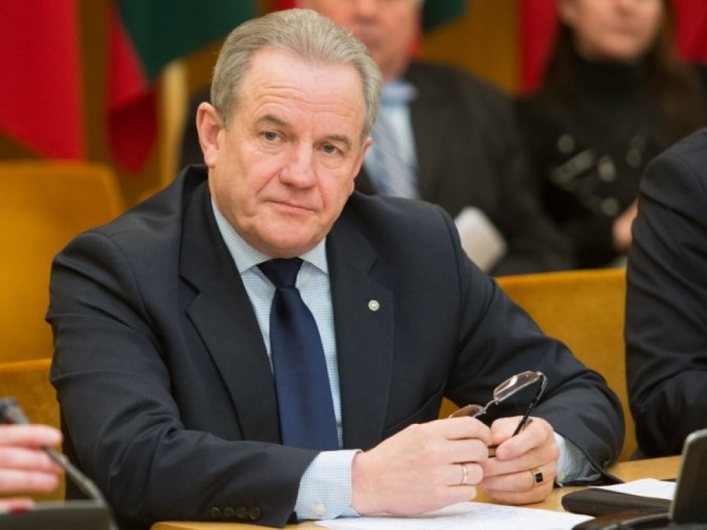„Visada palaikėme draudimą mūsų šalyje auginti genetiškai modifikuotus organizmus rinkos tikslais. Aplinkos ministerijos pastangomis Lietuvos biologinei įvairovei ir toliau nekils jokia grėsmė dėl genetiškai modifikuotų augalų auginimo“, – sakė aplinkos ministras Kęstutis Trečiokas.