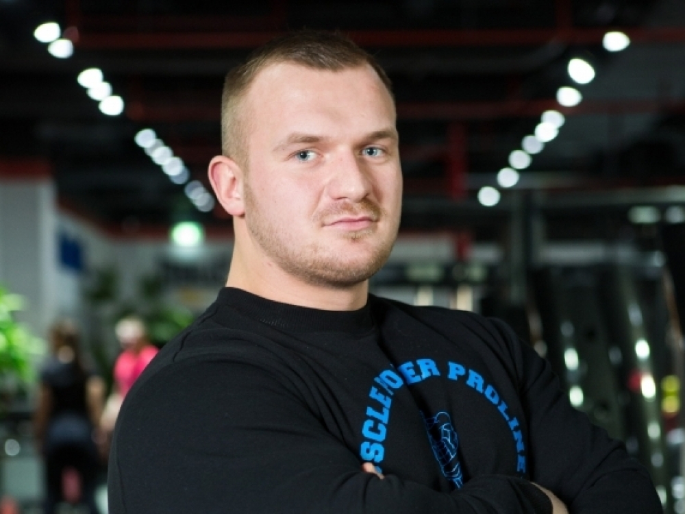 „Mėsą galėtų kompensuoti kiti baltymų šaltiniai – kiaušinių baltymai, pieno produktai bei riešutai. Riešutai reikalingi sportuojančiam organizmui ne tik kaip baltymų šaltinis, bet ir kaip sąnarių „sutepėjas“, praverčiantis visai imuninei sistemai, mažinantis cholesterolį“, – sakė sportininkas, mitybos specialistas Vytautas Medineckas-Ironvytas.