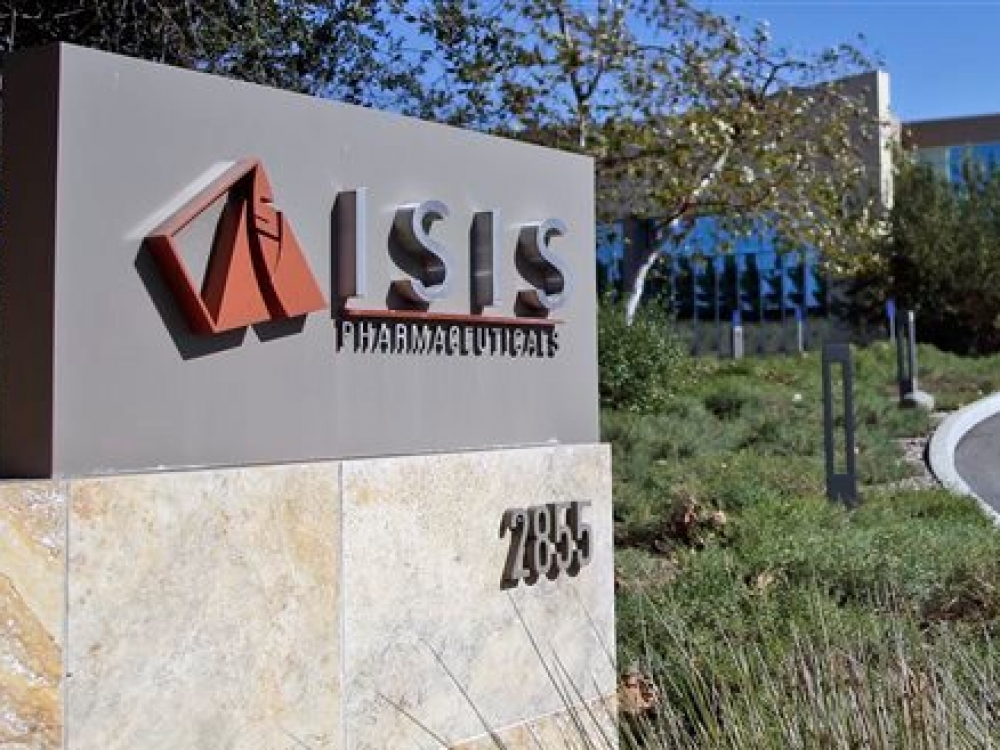 Pirmadienį Niujorko biržoje „Isis Pharmaceuticals“ nukrito 4 proc., nors kompanija nepranešė jokių naujienų, galėjusių sukelti kritimą.  Tiesa, sieti šio įvykio su Paryžiuje įvykdytu teroristų išpuoliu kompanijos atstovai nėra linkę. 