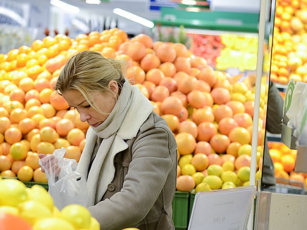 Norint išvengti pesticidų, rekomenduojama citrusinius vaisius pirkti su storesne žieve, o prieš valgant – kruopščiai juos nuplauti karštu vandeniu. Jei vengiama net ir mažiausio pesticidų likučių kiekio, derėtų rinktis ekologiškus vaisius, kurių žieves galima naudoti kepiniams ar kitų patiekalų gamybai.