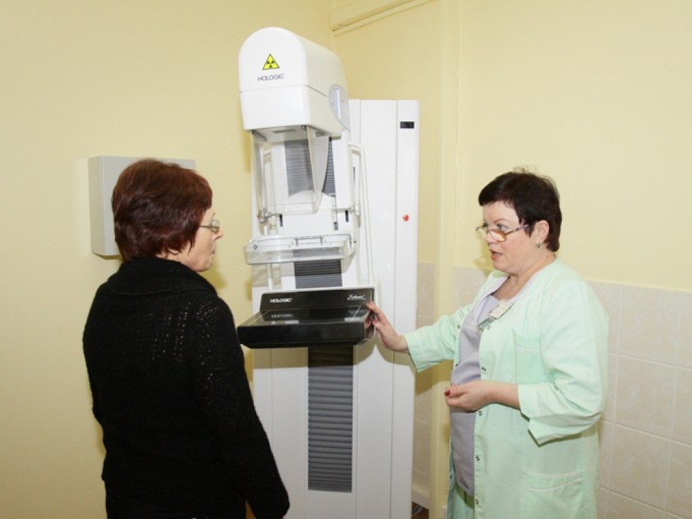 Nuo praėjusio pavasario ligoninėje pradėti atlikti ir mamografijos tyrimai. Anksčiau dėl galimų pakitimų krūtyse gydytojai tegalėdavo išrašyti siuntimą ir rekomenduoti nuvykti pasitikrinti į Panevėžį ar Uteną, o dabar nebereikia niekur važiuoti. Atliekami tiek diagnostiniai, tiek programiniai tyrimai.