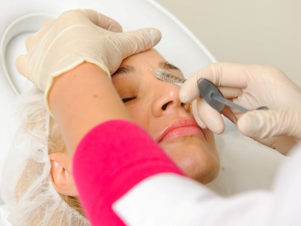Profesionalių veido procedūrų nauda, Kosmetologas gali dirbti namuose