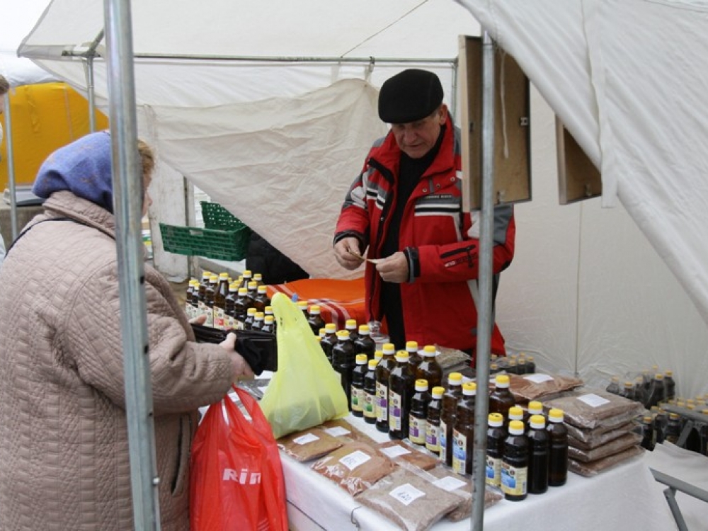 Prasidedant pavasariui, organizmą reikia stiprinti. Arbatos, medus, aliejai ir visa kita gausybė natūralių produktų – šį savaitgalį vienoje vietoje. Tik nepamirškite apsišarvuoti kantrybe.