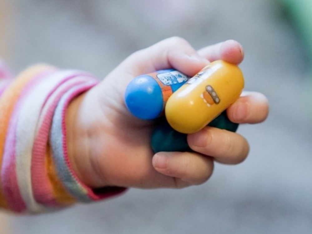 Psichologai pastebi, kad reklama kartais taip šturmuoja mažųjų protą, jog tam tikrų žaisliukų kolekcionavimas gali tapti priklausomybe. Tik pripažįsta – kalta ne reklama, o tėvai, nemokantys kalbėtis su atžalomis.