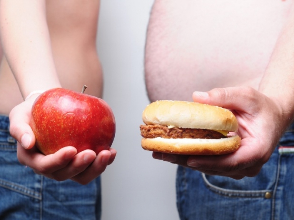 Pasak specialistų, negalime visos kaltės dėl cholesterolio kiekio kraujyje padidėjimo suversti tik vienam rizikos veiksniui – pavyzdžiui, mitybai. Neigiamą įtaką daro ir ilgalaikis stresas, nejudrus gyvenimo būdas, antsvoris, žalingi įpročiai, genetinis polinkis.