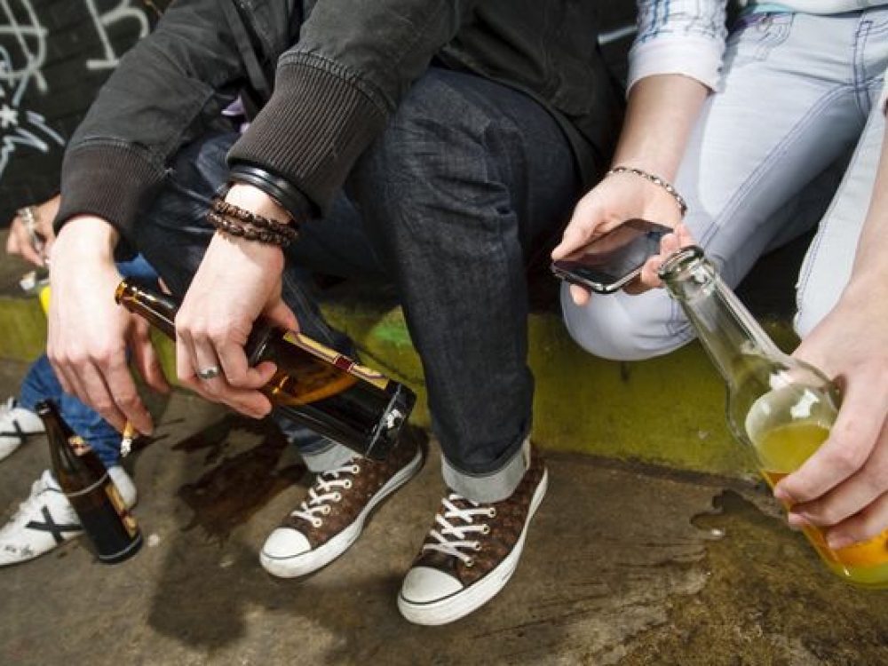 Ilgus metus net ir tarp paauglių nesikeičiantys didžiuliai alkoholio suvartojimo kiekiai įrodo, jog švietimas negali būti vienintele alkoholio vartojimo prevencijos priemone. 