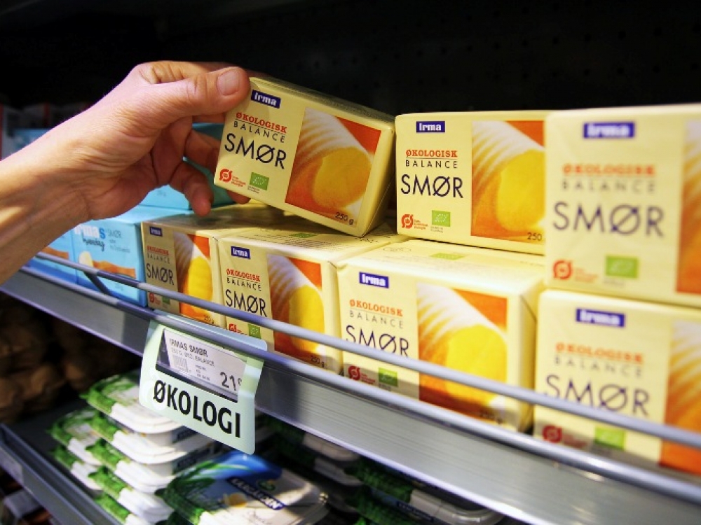 Tą laiką, kol galiojo papildomas mokestis gyvūninės kilmės riebalų prisotintiems maisto produktams, tyrėjai fiksavo dalies Danijos šeimų mitybos įpročius. Tyrimas parodė, kad papildomai apmokestintų maisto gaminių vidutinio amžiaus moterys suvartojo 4,9 proc., o vyresni vyrai – 1,6 proc. mažiau.