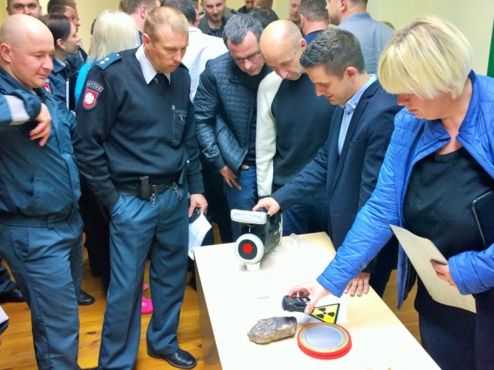 Policijos pareigūnams buvo išsamiai pristatyti per kelerius metus Lietuvoje įvykę radiologiniai incidentai bei reagavimas į juos, atkreiptas dėmesys, kad vien 2015 m. Lietuvos Respublikoje buvo užregistruoti 49 radiologiniai incidentai.