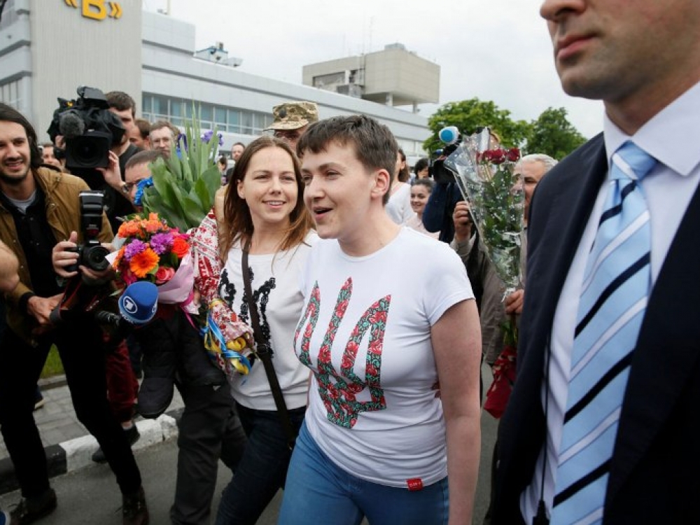 Kaip ilgos badavimo savaitės atsilieps sveikatai, parodys laikas, tačiau dabar po įkalinimo Rusijoje į tėvynę grįžusi Ukrainos pilotė Nadia Savčenko apie tai negalvoja. Moteris, kuri Ukrainoje jau tapo pasipriešinimu Rusijai simboliu, pasiryžusi, jei tik tautiečiai norės, tapti šalies prezidente.