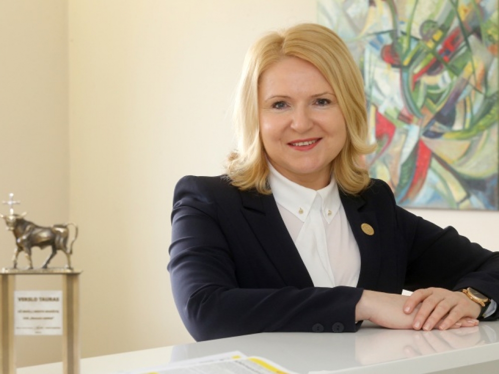 „Pardavimų analizė rodo, kad Žemaitijos ir Dzūkijos vaistinių klientai ne tik aktyviausiai naudojasi galimybėmis sutaupyti, bet ir išleidžia mažiau lėšų vaistams. Vidutinis pirkėjo krepšelis šiuose regionuose yra beveik 1,5 proc. mažesnis nei Suvalkijoje ir 4,5 proc. mažesnis nei Aukštaitijoje“, – teigė vaistinių tinklą „Camelia“ valdančios UAB „Nemuno vaistinė“ generalinė direktorė Aušra Budrikienė.