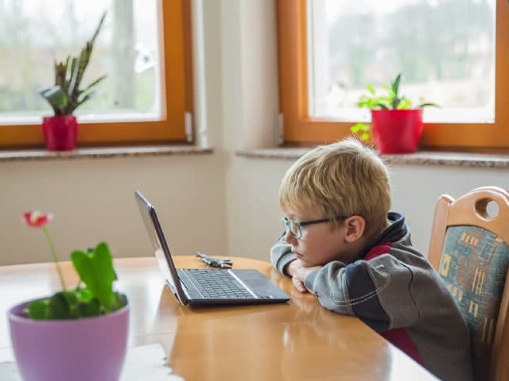 Stipriai nuo kompiuterinių žaidimų priklausantiems vaikams ir paaugliams padidėja miego sutrikimų, nutukimo, antrojo tipo cukrinio diabeto, širdies ir kraujagyslių ligų rizika.