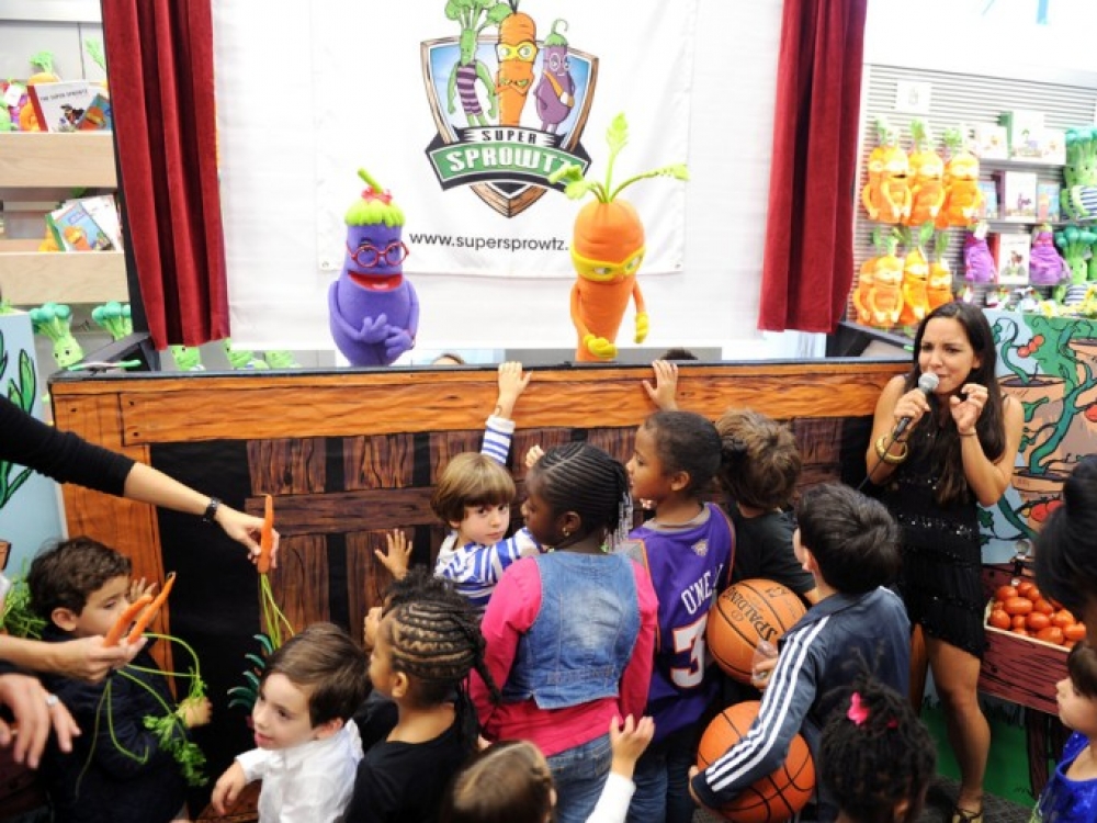 Špinatas Semis, Svogūnas Oliveris, Morka Kolbis ir daugybė kitų animacinių daržovių herojų buvo sukurti nepelno siekiančios organizacijos „Super Sprowtz“ iniciatyva. Organizacijos nariai važinėdami po Jungtines Amerikos Valstijas mažamečiams rodo gyvus lėlių spektaklius ir trumpus filmus, charakterizuojančius herojus-daržoves.
