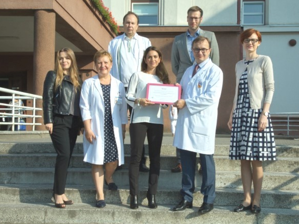 Kauno klinikoms perduota Tarptautinės Vilniaus moterų asociacijos (angl. International Women’s Association of Vilnius) parama - stulpelinės biopsinės adatos ir krūties žymekliai už daugiau nei 4300 Eur. L.Andriušio nuotr.