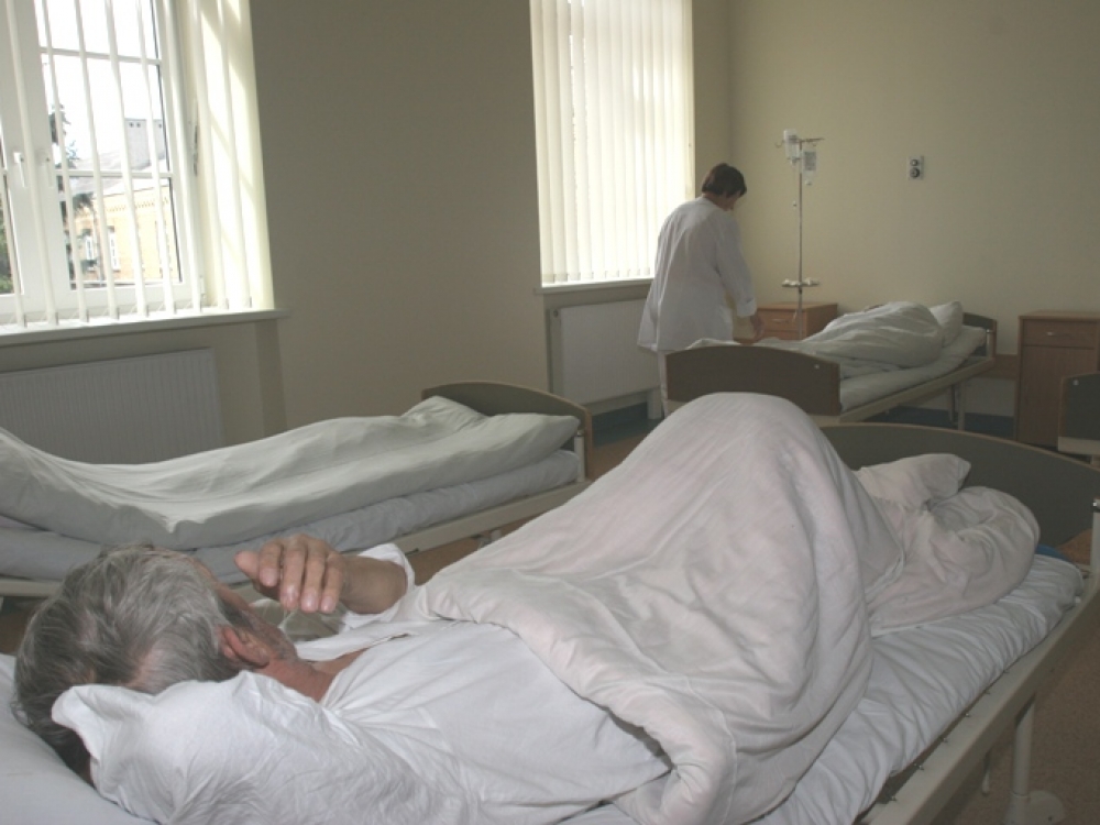 Lietuvoje yra penki priklausomybės ligų centrai. Jei paskaičiuotume, kiek juose yra lovų, gautume juokingus skaičius. Pavyzdžiui, visai Kauno apskričiai tenka vos trisdešimt lovų stacionare. Palyginimui – priklausomybės ligų centro ligoninėje Vilkaviškio dydžio Lenkijos mieste Varmės Lidzbarke yra dvidešimt trys lovos.
