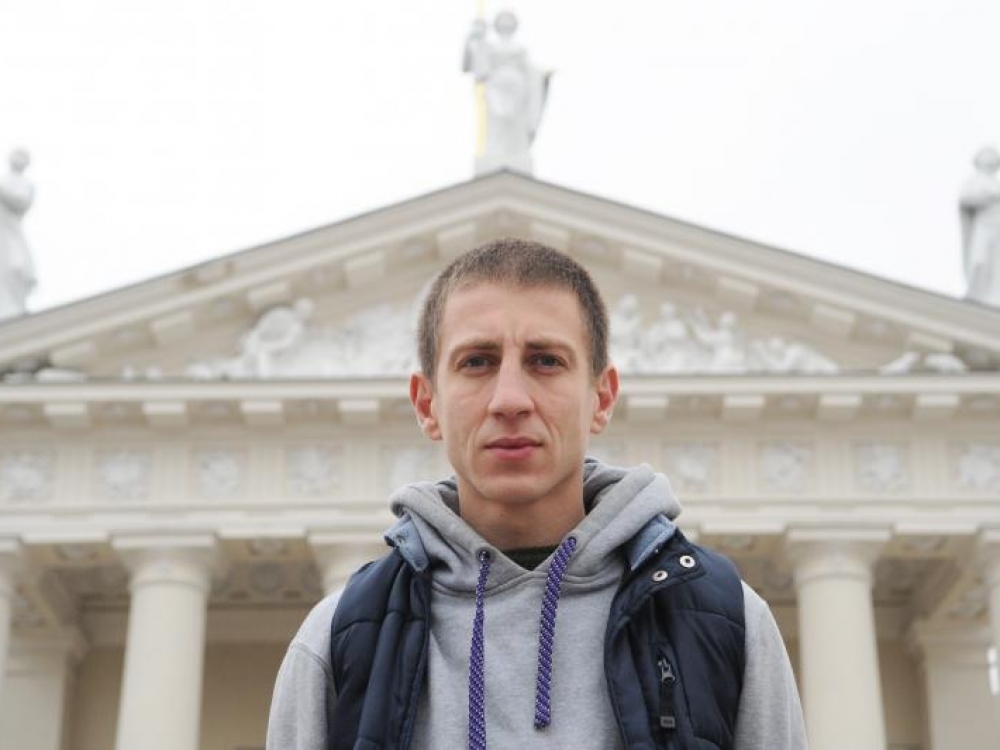 „Būdamas 23 metų pasielgiau kvailai ir pradėjau rūkyti. Ačiū Dievui, pernai mečiau. Vos pradėjęs rūkyti iš karto svajojau apie tai, kaip mesiu, tačiau vis nepavykdavo“, - pasakoja kino ir teatro aktorius Marius Repšys.