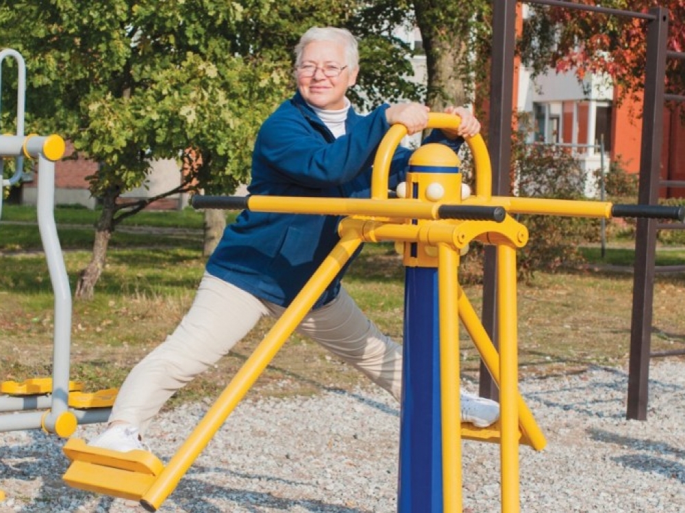 Parkai, miškeliai, šalia mokyklų esantys stadionai yra tinkamos vietos užsiimti sportu ir rudenį. Vaikščiojimas, kvėpavimo pratimai parkuose ar miškeliuose yra rekomenduotina fizinė veikla visoms amžiaus grupėms.