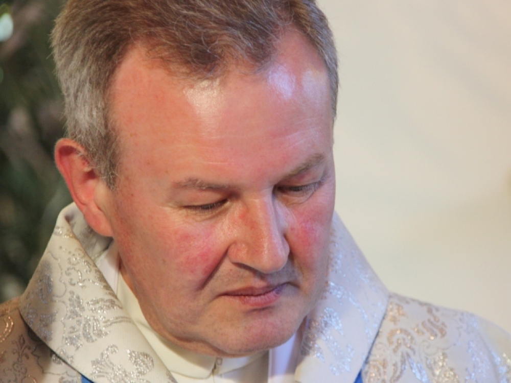 „Dauguma žmonių nenori pripažinti savo bėdos ir gydytis. Tai yra jų gyvenimo būdas, kurį patinka praktikuoti, ir kurį toleruoja jų aplinka. Jie visą laiką taip parazituoja, kol artimiesiems trūksta kantrybė“, - Dievo Gailestingumo koplyčios rektorius, Vilkaviškio katedros kapitulos garbės kanauninkas kunigas Valerijus Rudzinskas.