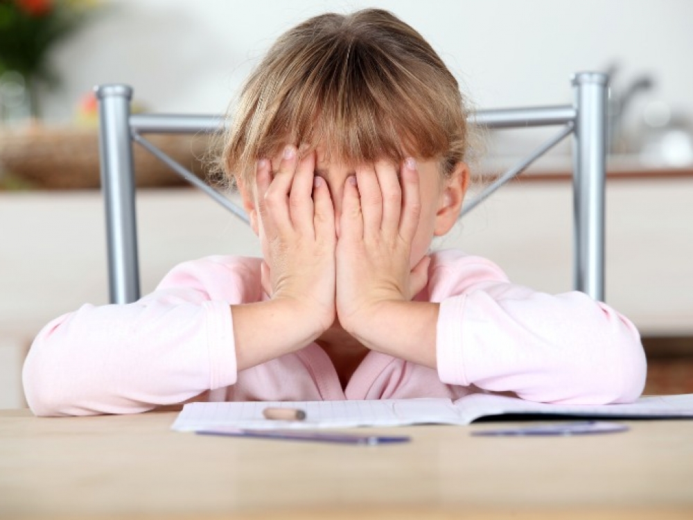 Vaikai pradeda jausti įtampą, kai susiduria su per dideliais lūkesčiais ir jaučiasi negalintys jų išpildyti. 