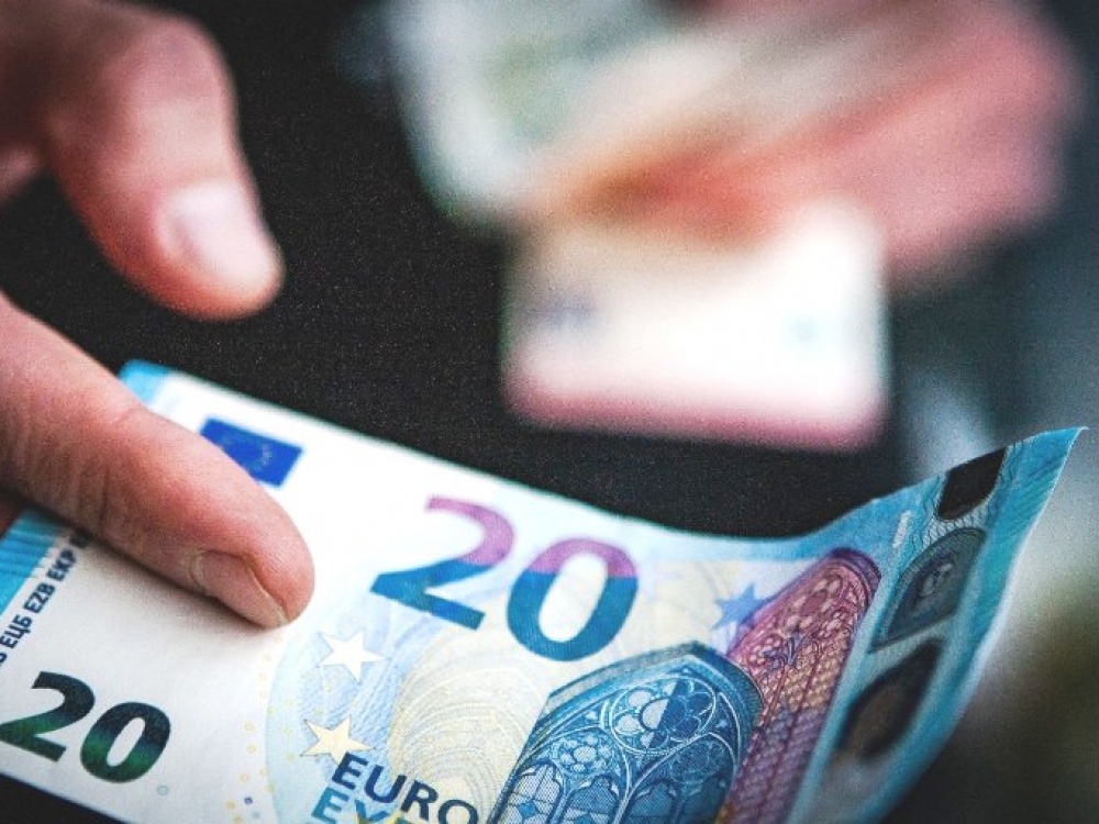„Sodra“ primena, kad darbo santykių neturintys, jokios ekonominės veiklos nevykdantys ir valstybės lėšomis nedrausti asmenys kas mėnesį privalo savarankiškai mokėti PSD įmokas. Jos sudaro 9 proc. nuo minimalios mėnesinės algos; šiuo metu galiojanti mėnesio įmoka yra 34,20 Eur.