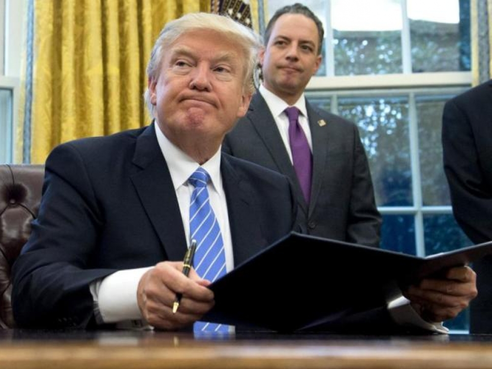 JAV prezidento Donaldo Trumpo į dienos šviesą vėl iškeltame Meksiko įsakyme rašoma, jog užsienio valstybių nevyriausybinės organizacijos negali propaguoti aborto, kaip tinkamo šeimos planavimo metodo, jei nori gauti JAV paramą.