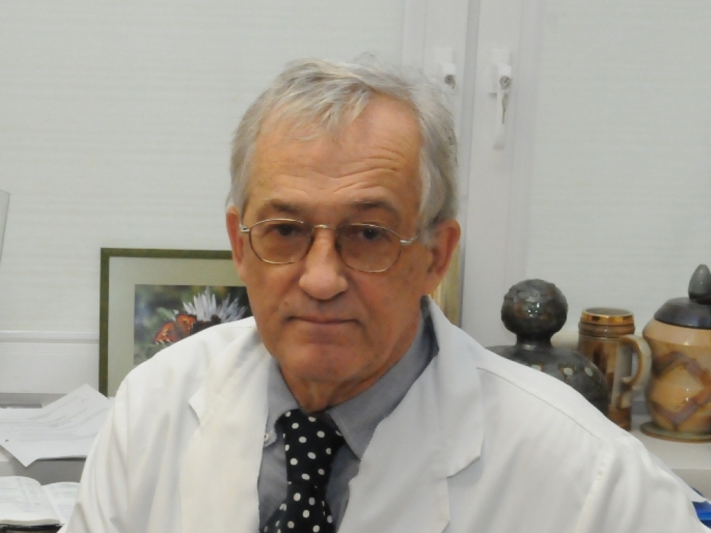 „Mokiausi vaikščiodamas korifėjams iš paskos. Braudavausi į operacines, kad pažiūrėčiau, kaip juda jų rankos. Čia juk negali būti jokių nereikalingų judesių. To mokau ir studentus. Gabumai irgi svarbu, bet jei pats nebūsi smalsus, nieko neišeis“, - pasakoja med. dr. Marijus Gutauskas.