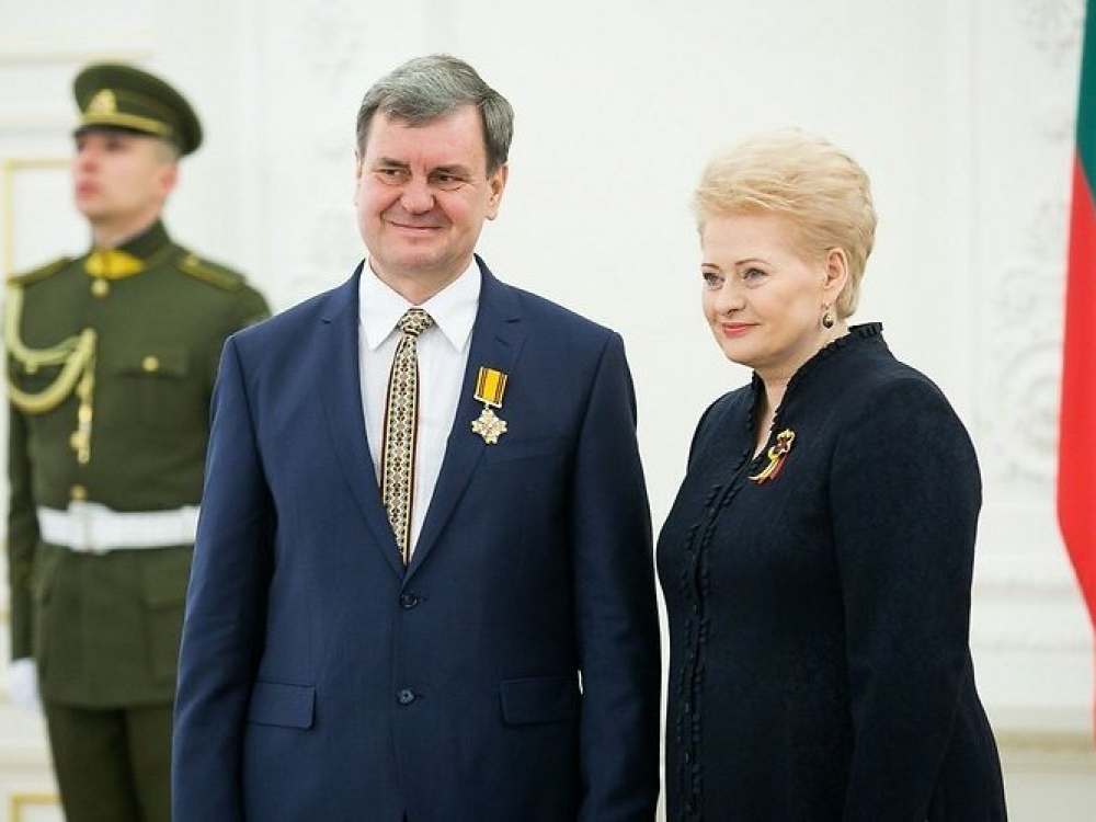 Kauno klinikų Vaikų neurochirurgijos skyriaus vadovą docentą, medicinos mokslų daktarą Algimantą Matukevičių prezidentė Dalia Grybauskaitė vasario 16-ąją apdovanojo Lietuvos didžiojo kunigaikščio Gedimino ordino Riterio kryžiumi.