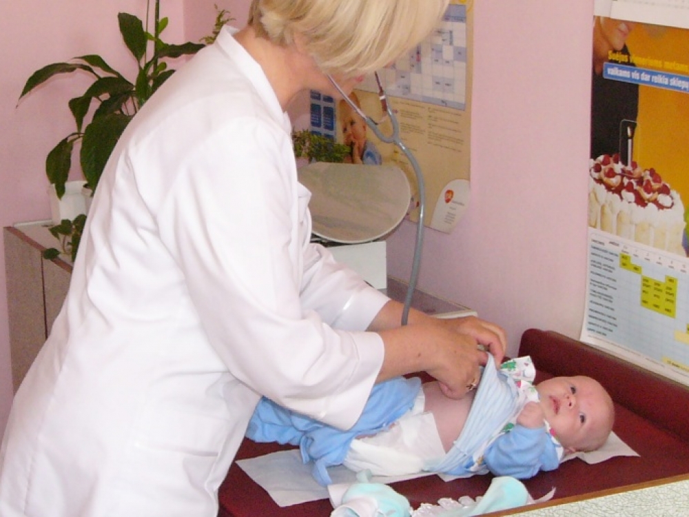 Specialistai įsitikinę - sprendimas, kai pirminės sveikatos priežiūros grandyje buvo priimtas šeimos gydytojo modelis, vaikų atžvilgiu nebuvo geras. Mat mažuose miestuose, kaimo vietovėse vaikai tikrai negauna tokios sveikatos pagalbos, kokia turėtų būti užtikrinta.