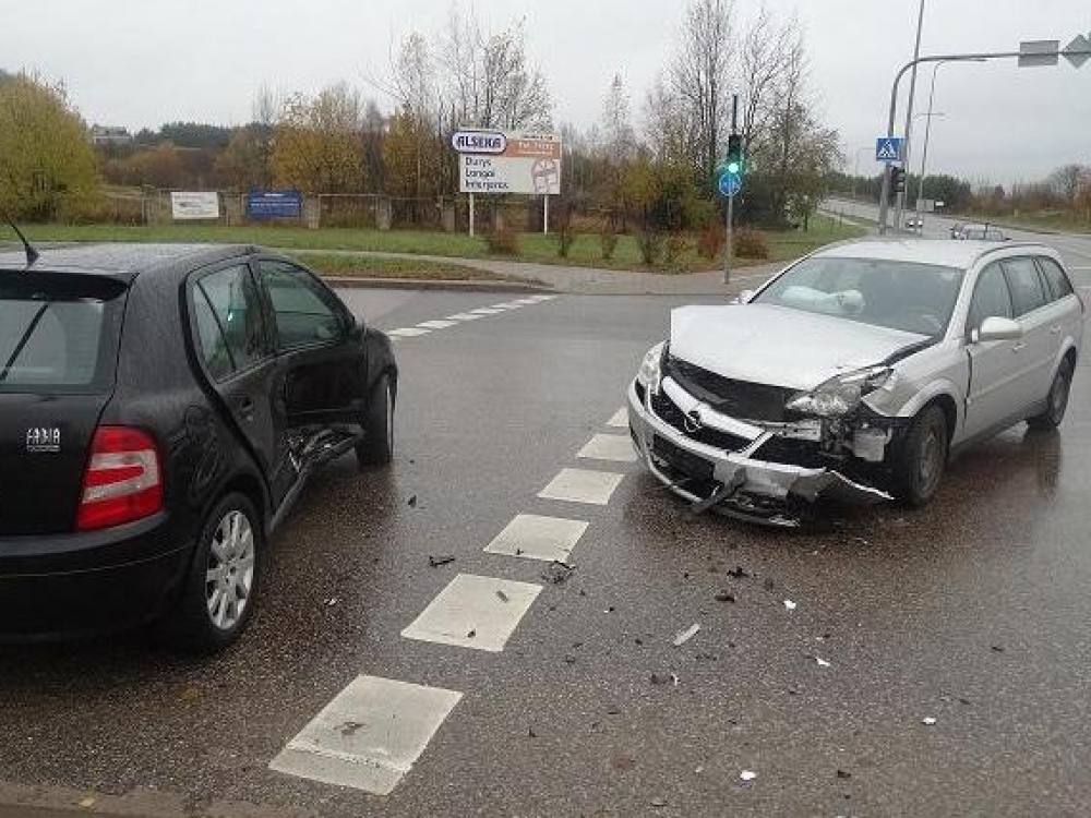  Tarp civilinės atsakomybės automobilio draudimus turinčių žmonių vyresni nei 75 metų senjorai sudaro vos 3 proc., tačiau jų avaringumas beveik toks pats, kaip 18–25 metų jaunuolių.