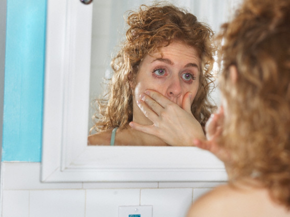 Nors dauguma tyrime dalyvavusių moterų teigė esančios nepatenkintos savo atvaizdu veidrodyje, į jį žvilgčioja vidutiniškai 6 kartus per dieną, praleisdamos po 50 minučių kasdien.