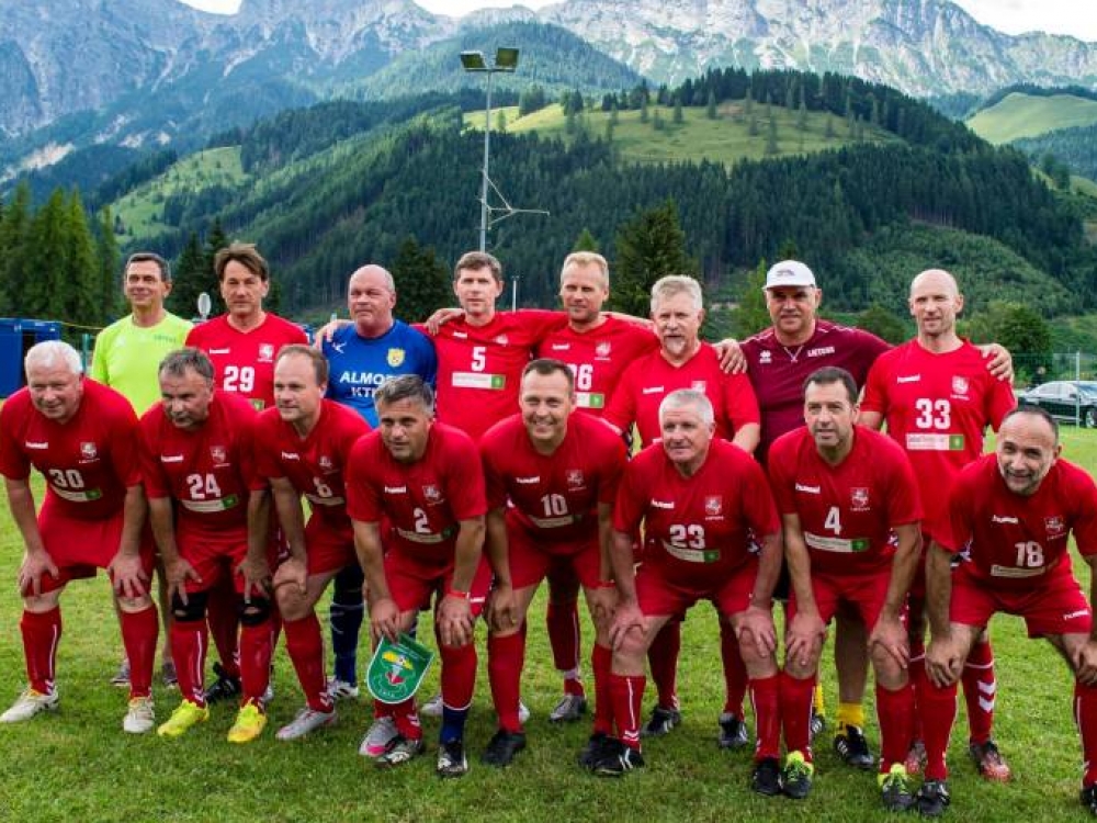 Lietuvos medikų senjorų komanda: B.Aleknavičius, V.Bagdonas, E.Burzdikas, K.Bušauskas, V.Dambrava, V.Daniličevas,  A.Dovydaitis, G.Gelžinis, S.Istigečev, V.Ivanauskas, J.Karpovič, S.Malinauskas, R.Mielinis, R.Sabaliauskas, A. Sanulaitis, D.Skaudickas, A.Skikas, A.Tamošaitis, D.Tumėnas. Treneris A.Dambrauskas.