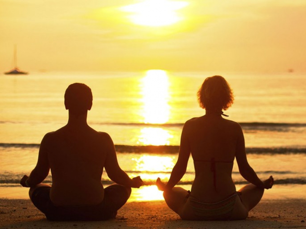 Mindfulness pratimai padeda spręsti ne tik sveikatos problemas, bet ir padidinti darbo efektyvumą – moko dirbti labiau susikaupus, nesiblaškyti pereinant nuo vieno darbo prie kito, padaryti daugiau per mažesnį laiko tarpą. Taip pat – išmokti kokybiškai pailsėti per trumpesnį laiko tarpą.