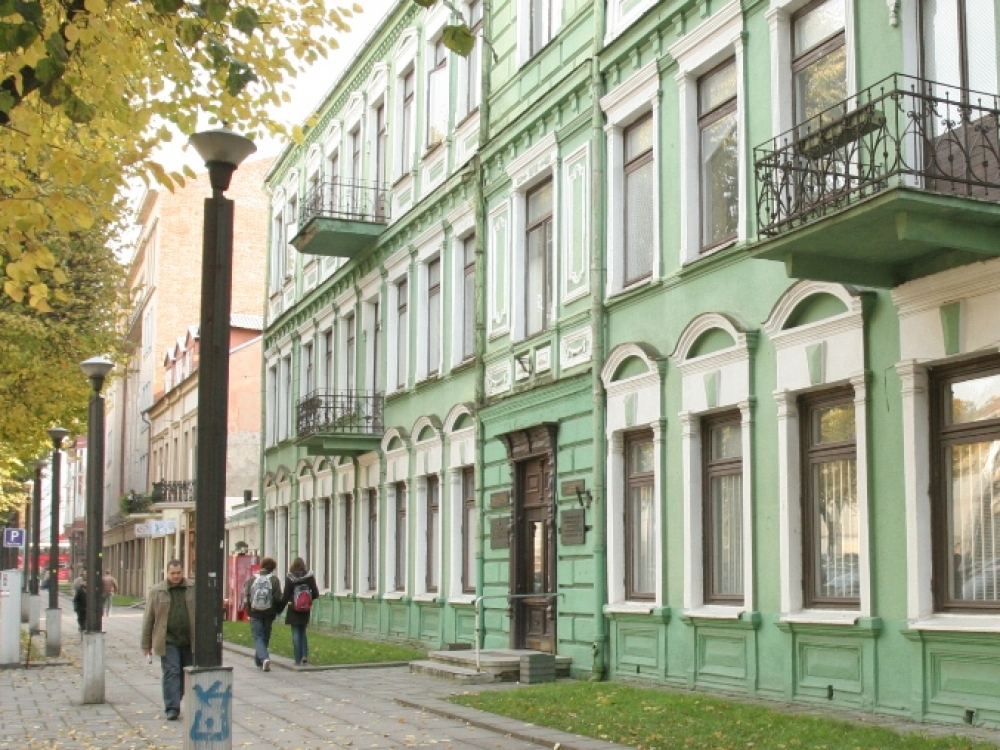 Dalis šioje ligoninėje dirbančių medikų, iš įstaigos vadovų išgirdę apie savivaldybės siūlomas „perspektyvas“, kurios nulems buvusios Raudonojo Kryžiaus ligoninės Laisvės alėjoje „pabaigtuves“, kreipėsi į Sveikatos apsaugos ministeriją, kitas institucijas, bet konkrečių atsakymų dar nesulaukė. Jų teigimu, ligoninės pastatai – sveikatos apsaugos istorijos liudininkai, nuo seno įsipynę į miesto urbanistinį audinį, atspindintys įvairias visuomenės gyvenimo sritis.