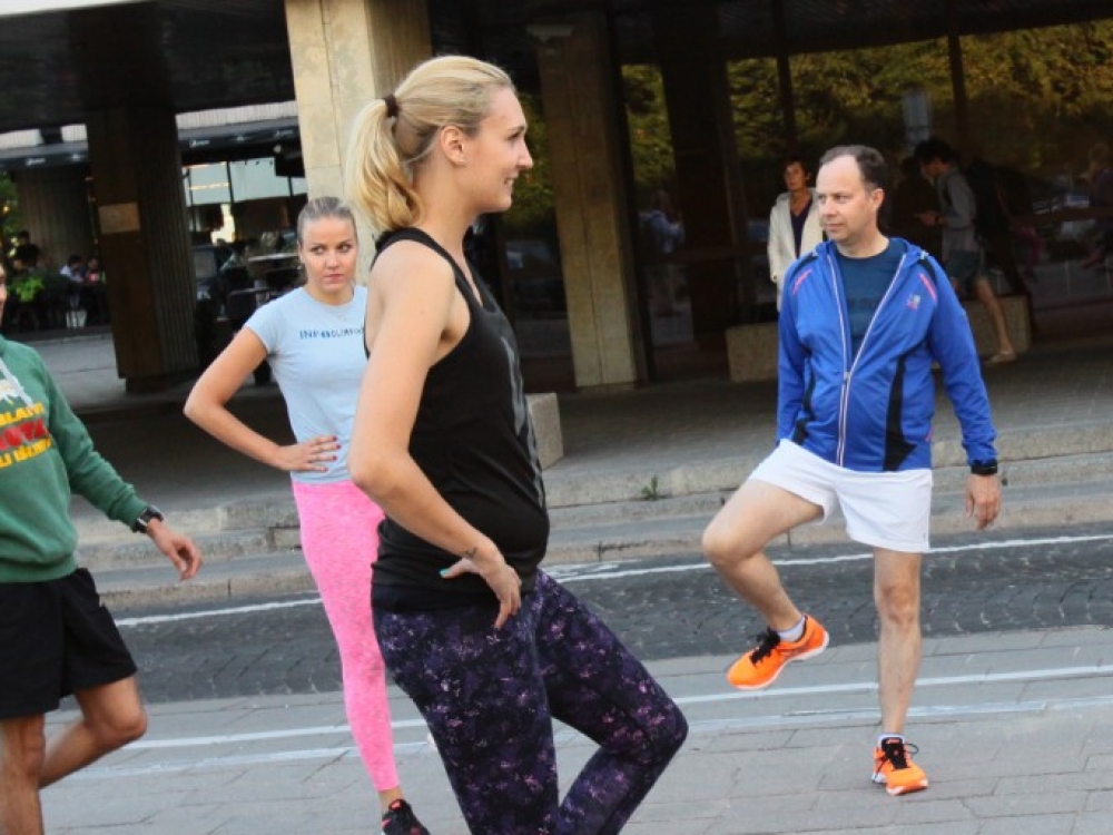 Prie kassavaitinio „Capital Runners“ bėgimo prisijungęs sveikatos apsaugos ministras Aurelijus Veryga bėgdamas sakė gersiąs vandenį. „Gira tikrai neatsigaivinsi“, – juokėsi ministras.