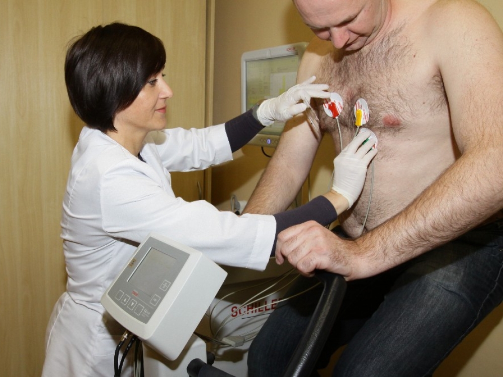 Po naujųjų metų sujungus penkias Kauno miesto poliklinikas, planuojama, jog kasmet pavyks sutaupyti 1mln. eurų, kurie bus skiriami medicinos darbuotojų atlyginimams kelti.
