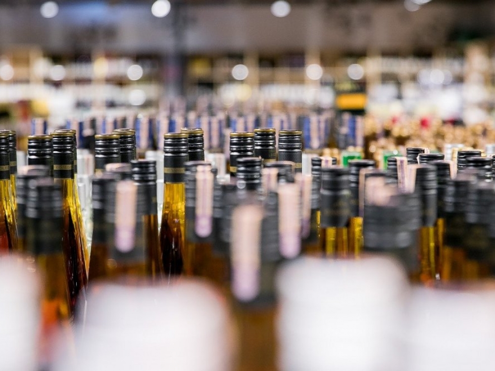 Stipraus alkoholio vidutinė kaina augo gerokai mažiau, nei silpnesnių gėrimų. Degtinės vidutinė svertinė kaina palyginamuoju laikotarpiu kilo 16 proc., brendžio bei konjako 11 proc, o viskio 8 proc.