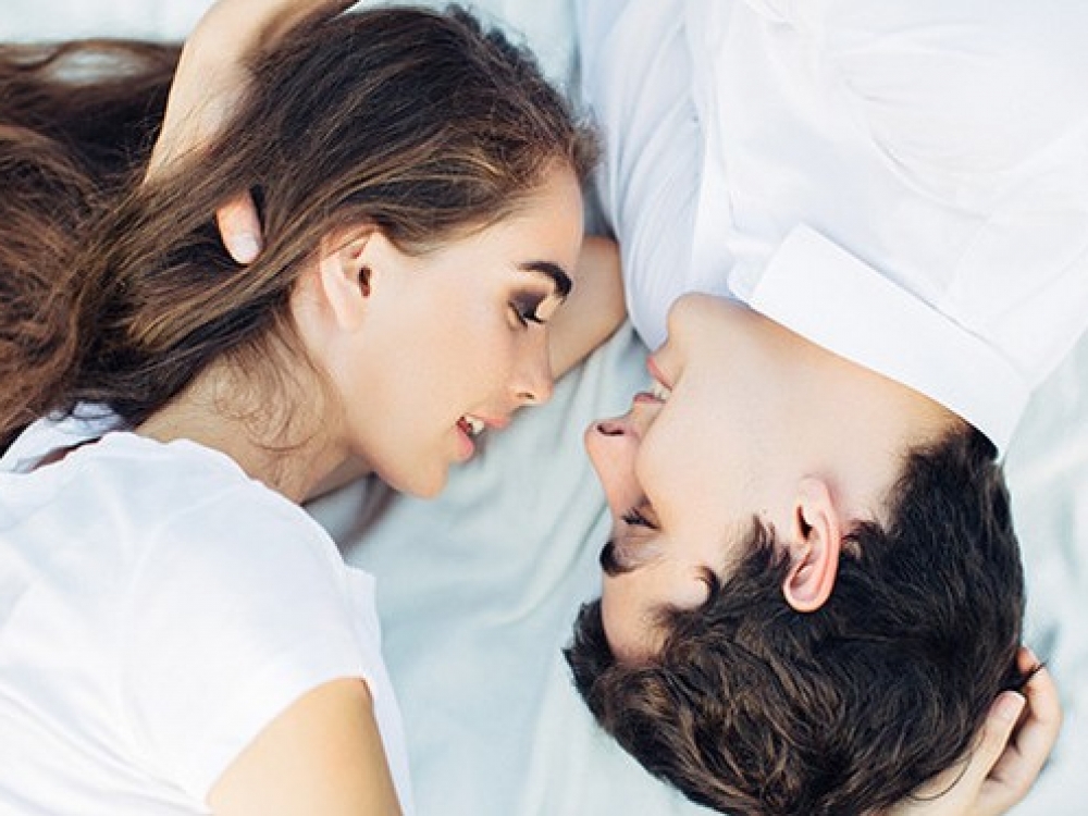 Seksualinė trauka neapsiriboja tik seksu, ji remiasi vis gimstančiu noru iš naujo atrasti partnerį. Jeigu esu prie tavęs „prisiklijavęs“, nieko negaliu tavyje pamatyti. 