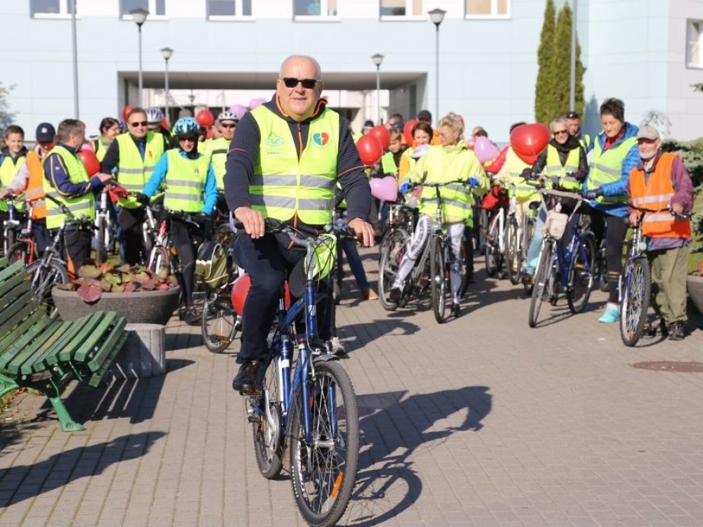 Praėjusį savaitgalį Klaipėdos jūrininkų ligoninės medikai dvyliktą kartą surengė dviračių žygį už sveiką širdį. Į jį nuo Jūrininkų ligoninės iki Jūrininkų prospekto vyko ne tik medikai, jų šeimų nariai, bet ir pacientai, šių artimieji, studentai, aktyvų gyvenimo būdą propaguojantys klaipėdiečiai.