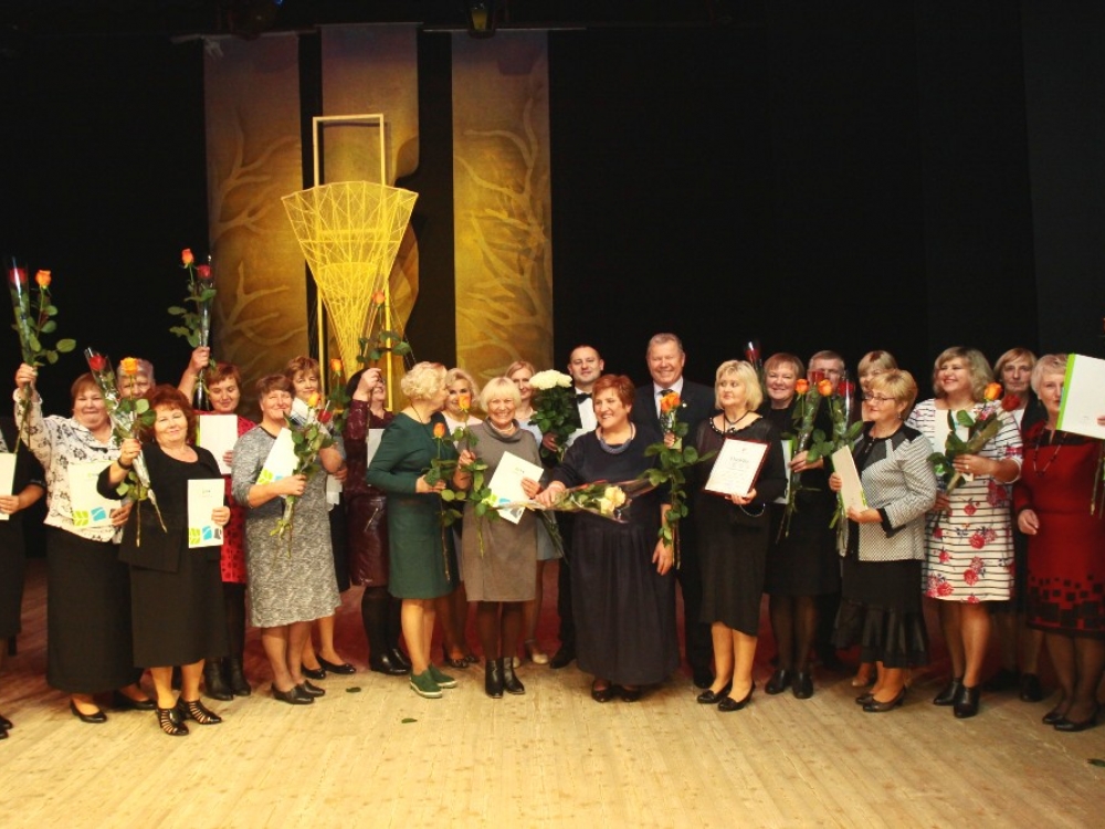 Renginio metu daugelis prisiminė, kad prieš 20 metų, kai rajonuose, vykstant reformai, skilo centrinės ligoninės ir kūrėsi pirminės sveikatos priežiūros centrai, su juose dirbančiais šeimos gydytojais, visuomenė įtariai žiūrėjo į šią gydytojų specializaciją – neva tai bus viską ir kartu nieko išmanantys specialistai. Dabar, pasak Anykščių PSPC medikų, šeimos gydytojai pelno pacientų vis didesnį pasitikėjimą. Šventės metu padėkomis apdovanoti 26 centro darbuotojai. 
