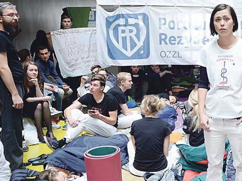 Len­ki­jos jau­nie­ji me­di­kai pra­dė­jo ba­do strei­ką