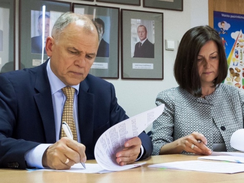  Lietuvoje tai pirmoji tokia sutartis, pasirašyta tarp Sveikatos apsaugos ministerijos ir farmacijos industrijos. Jos tikslas - užtikrinti pacientams efektyvų gydymą naujais vaistais, sudaryti geresnes sąlygas inovatyvių gydymo technologijų prieinamumui.